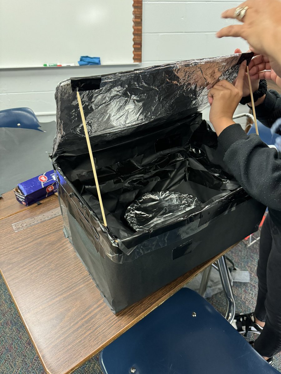 Jenn_Viverito's tweet photo. Science Lab Day in summer bridge…part 1! Teams researched, designed and created solar ovens based on their knowledge of conduction, convection and radiation to cook s’mores! Can’t wait to see the final results later on! @Nicolelnturner @DMSTIGERTWEETS https://t.co/JWBthxgGwH