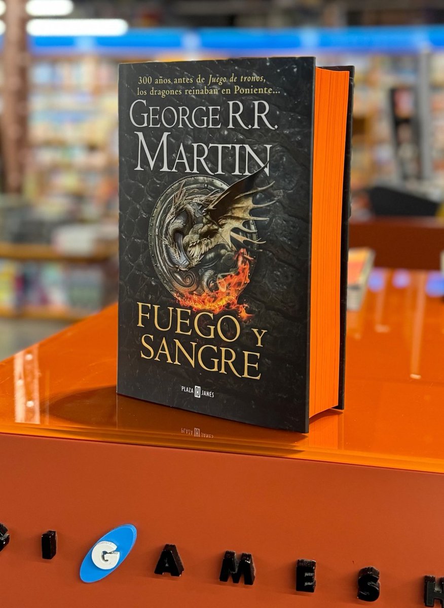 LiaraLestrange's tweet photo. Se habla mucho de las ediciones de romantasy con cantos pintados, pero no he visto a nadie hablar de esto... 

Mañana sale y mañana mismo corro a @GigameshTienda 🔥🐉 https://t.co/8chkE9EpZ2
