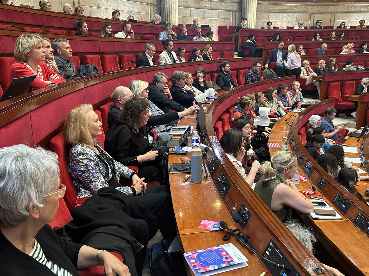 ThierryBeaudet's tweet photo. 📆 Événement sur les Droits de l’enfants 

Aujourd’hui, notre assemblée @lecese organisait un large temps d’échanges et de dialogue sur les enjeux politiques et sociaux des droits de l’enfants avec @clairehedon et le @JugeDurand.

Ne rien lâcher. https://t.co/LkUtp15AN3