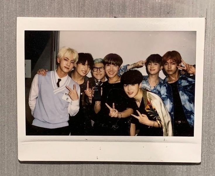 park07k's tweet photo. Self made artists. https://t.co/uogow7VaUJ