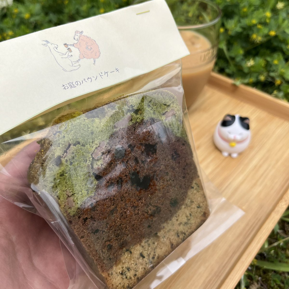 HAR_TAMA's tweet photo. 🧑これは先日 #petercoffee さんが作った #お庭のパウンドケーキ です🌱
めちゃくちゃ可愛くて美味しいから再販希望~
ちなみに #マイクラ #草ブロック はこれ
似てるよね!🤣
#レゴマインクラフト
#庄内暮らしツタエタイ https://t.co/G2L3unHkaI