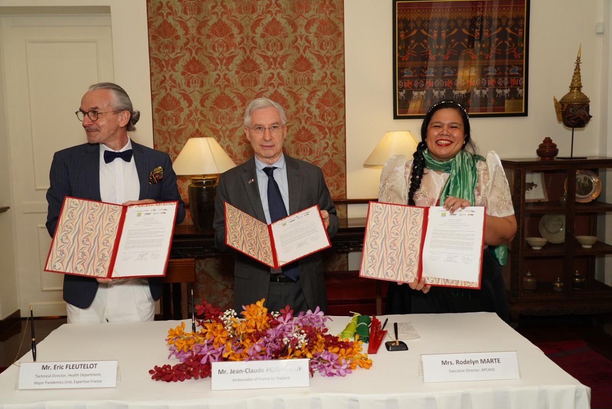 EF_LINITIATIVE's tweet image. 🇰🇭🇹🇭🇻🇳 Looking back at the signing of the #REGENERATE project.
This project, supported by @expertisefrance / @EF_LInitiative, aims to develop inclusive policies to combat the 3 pandemics, addressing the needs of individuals regardless of their gender and sexuality.
More info 👉
