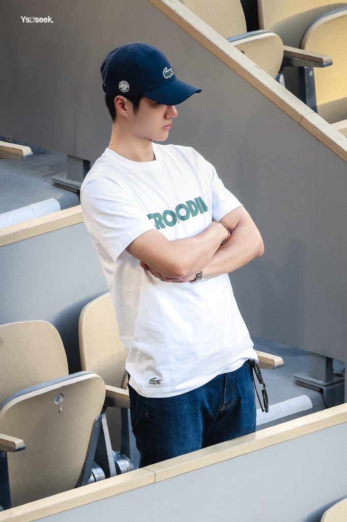 702universe2's tweet photo. อี้ป๋อก็ช่างดันบาร์สเปกแฟนหนุ่มเหลือเกิน https://t.co/bzryt5mFGs