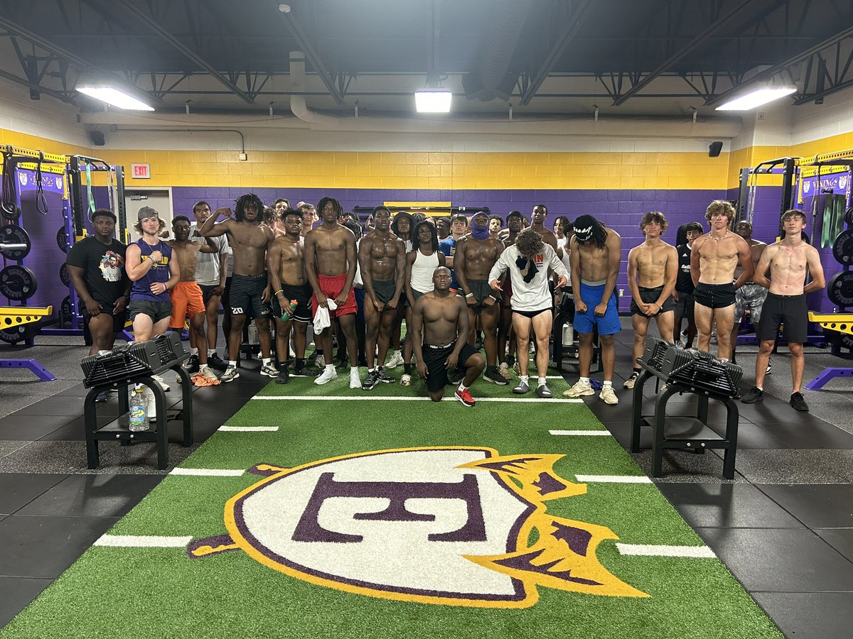 Nothing like a little Wednesday morning WORK‼️ #SoundTheHorn