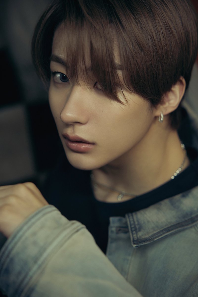 RIIZE_official's tweet image. WHERE IS THAT BASS? #2

RIIZE 라이즈 【RIIZING - The 1st Mini Album】
➫ 2024.06.17 6PM (KST)

#RIIZE #라이즈
#ANTON #앤톤
#RISEandREALIZE
#BoomBoomBass #RIIZE_BoomBoomBass
#RIIZING