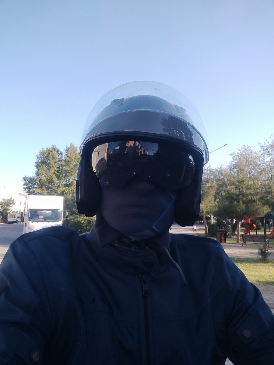 Gökte uçuşan rengarenk balonlar gibisiniz. Ambalajı ilgi çeken ama içi bomboş.Uzun lafa gerek yok! Hafif insanlara ağır gelecek karakterimiz var bizim değer bilene.... #çanakkale
#çanakkalemerkez