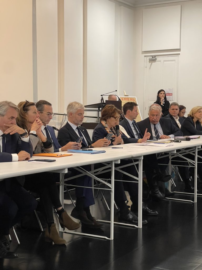 AgnesEvren's tweet photo. Éric Ciotti vient d’être exclu à l’unanimité  du bureau politique  des Républicains en vertu de l’article  5 du règlement intérieur https://t.co/TWP4NelyiI
