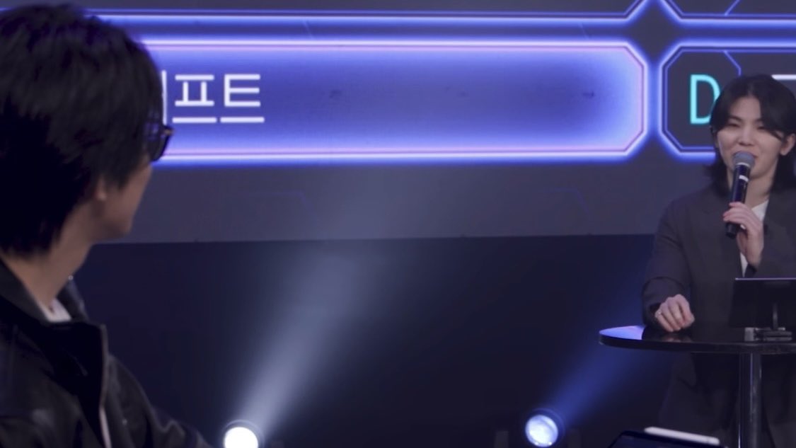 전웆네컷
; 엇갈리고 엇갈리다 결국 시선 맞닿을 때의 쾌감