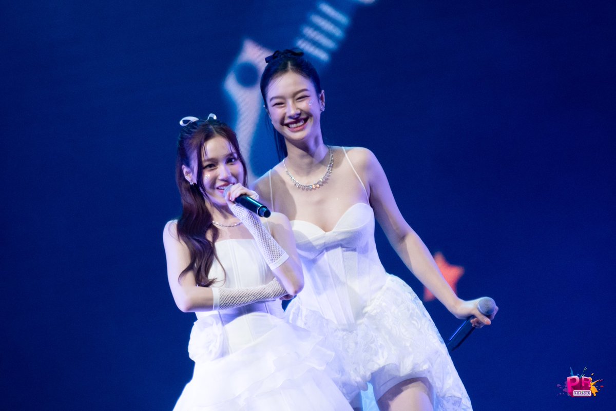 PRSocietyNews's tweet photo. โชว์พิเศษสุดคิ้วบ์จาก สองสาว #MilkLove ในงานประกาศรางวัล “ไนน์เอ็นเตอร์เทน อวอร์ด
ประจำปี 2024”

ML x 9ent
#NineEnt2024xMilkLove 
#MilkPansa #loverrukk
#9entertainAwards2024 https://t.co/faU03kiGwW