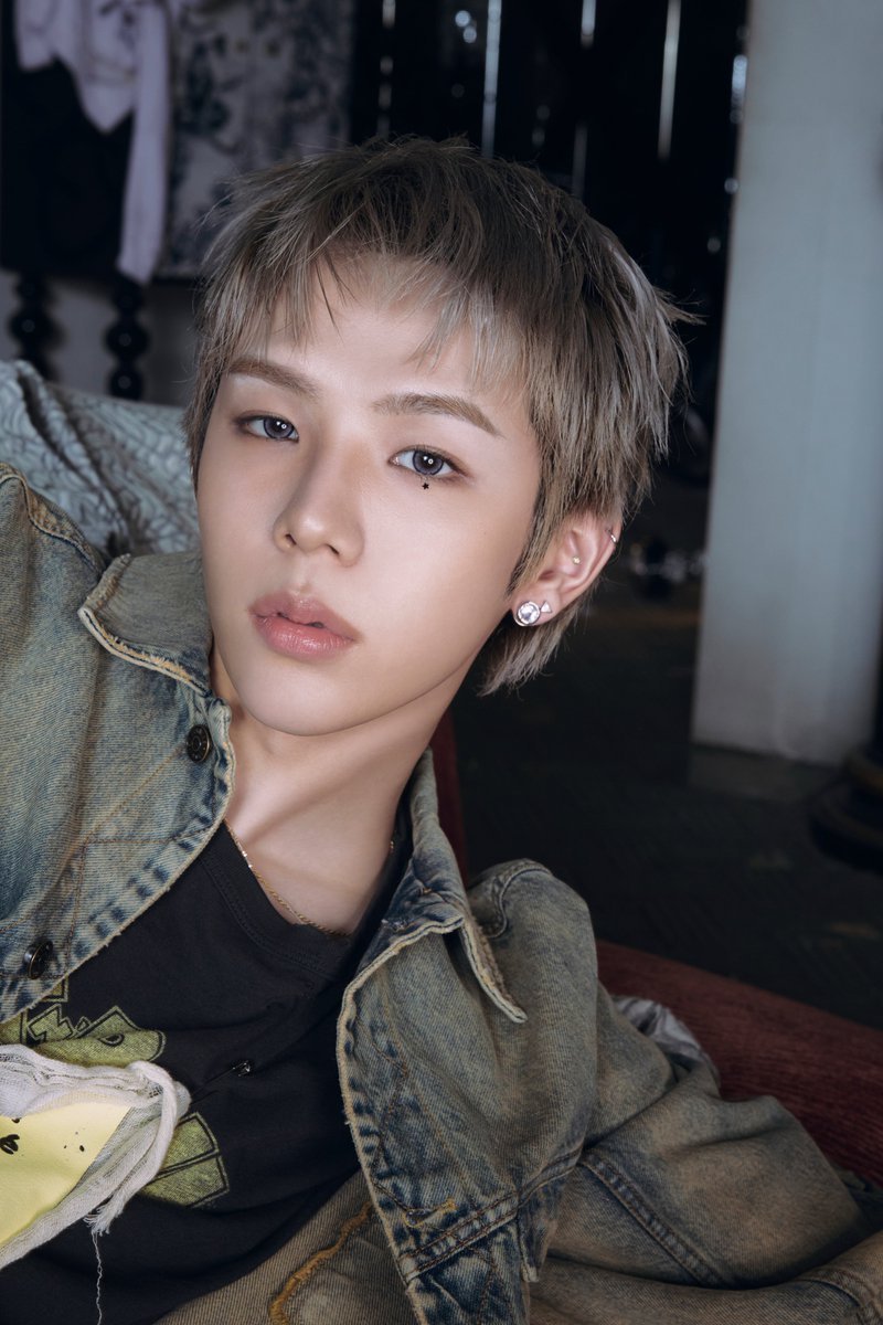 RIIZE_official's tweet image. WHERE IS THAT BASS? #2

RIIZE 라이즈 【RIIZING - The 1st Mini Album】
➫ 2024.06.17 6PM (KST)

#RIIZE #라이즈
#SHOTARO #쇼타로
#RISEandREALIZE
#BoomBoomBass #RIIZE_BoomBoomBass
#RIIZING