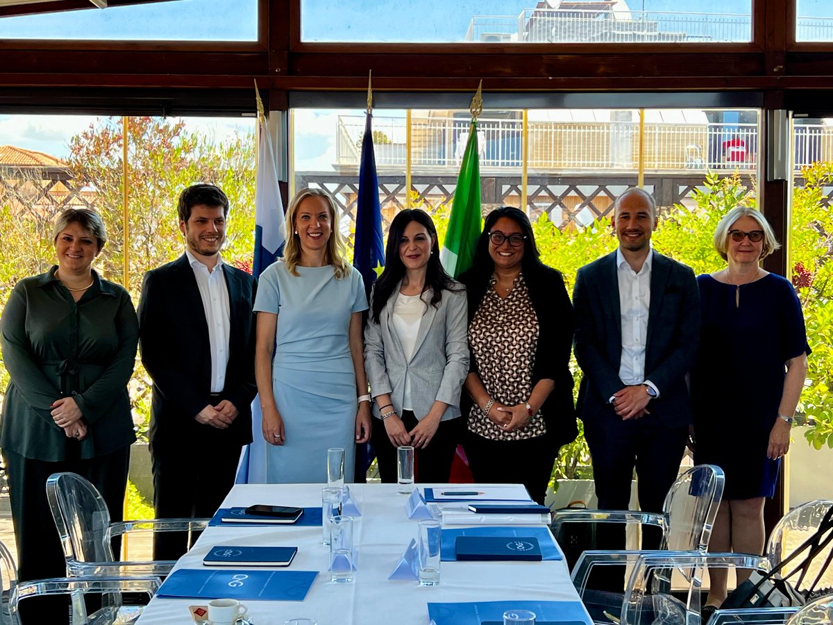 Finland in Italy (@finlandinitaly) on Twitter photo Il Ministro per lo Sport e i Giovani 🇫🇮 <a href="/SandraBergq/">Sandra Bergqvist</a> ha incontrato la sua controparte 🇮🇹, il Ministro <a href="/andreaabodi/">Andrea Abodi</a> e il Presidente del <a href="/CNG_Italia/">Consiglio Nazionale Giovani</a>, <a href="/MariaC_Pisani/">Maria Cristina Pisani</a>. <a href="/SandraBergq/">Sandra Bergqvist</a> ha sottolineato la collaborazione 🇫🇮🇮🇹, per dare più attenzione alle questioni #sport #giovani nell'UE. Il Ministro per lo Sport e i Giovani 🇫🇮 <a href="/SandraBergq/">Sandra Bergqvist</a> ha incontrato la sua controparte 🇮🇹, il Ministro <a href="/andreaabodi/">Andrea Abodi</a> e il Presidente del <a href="/CNG_Italia/">Consiglio Nazionale Giovani</a>, <a href="/MariaC_Pisani/">Maria Cristina Pisani</a>. <a href="/SandraBergq/">Sandra Bergqvist</a> ha sottolineato la collaborazione 🇫🇮🇮🇹, per dare più attenzione alle questioni #sport #giovani nell'UE.