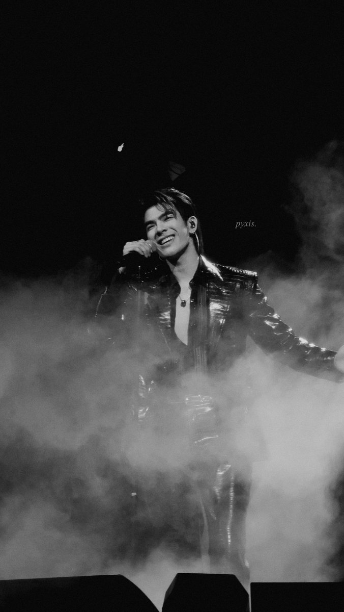 ดีใจที่ได้เห็นรอยยิ้มของพี่บนเวทีในฐานะนักดนตรีนะคะ :)

#AUTHENTICMILECONCERT #MilePhakphum 
— @Milephakphum 🎸