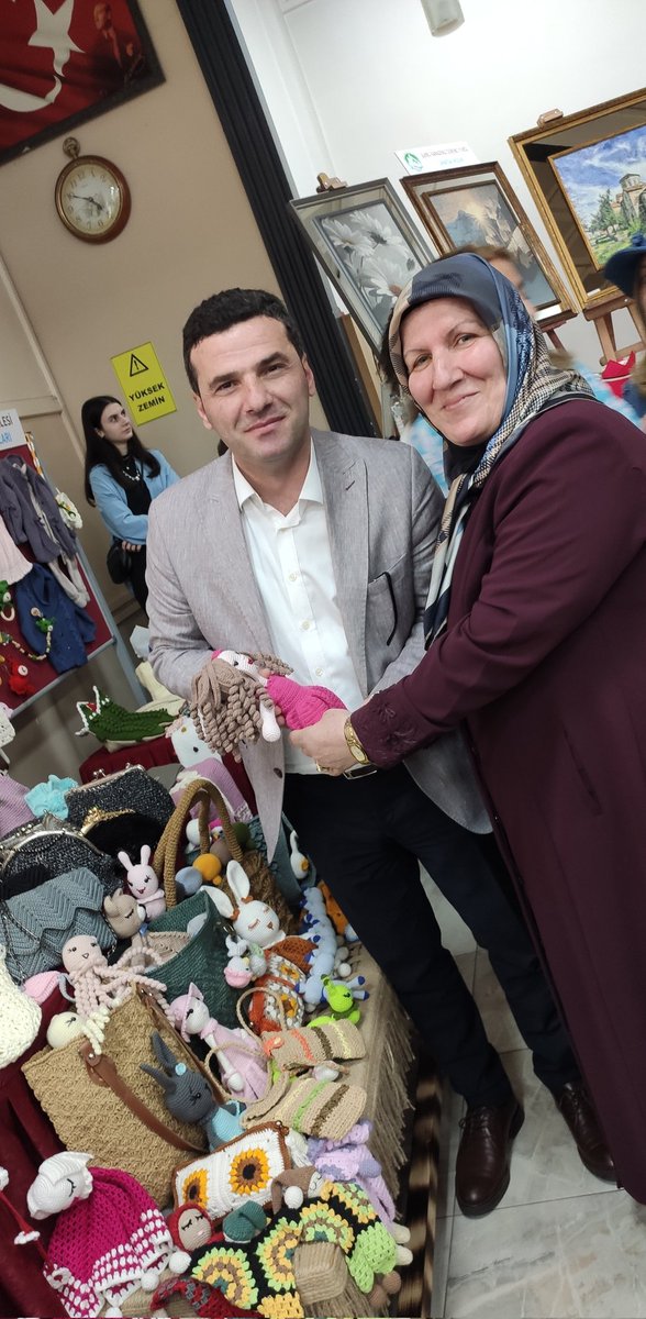 SeldaKandemir61's tweet photo. Çok değerli kuzenim, Milli Eğitim Müdür Yardımcısı Evren Görmüş ile birlikte "Hayat Boyu Öğrenme Haftası" kapsamındaki sergiye katılım sağladık.
@EvrenGrms 
@mackakaymakamli https://t.co/3zn6iCsapg