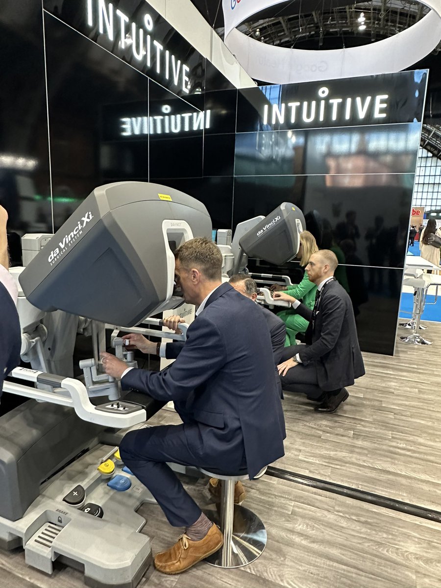 neilgadhok's tweet image. Super to host @NHSConfed CEO Matthew Taylor at the da Vinci robotic assisted surgery stand and to talk productivity improvements @ConfedExpo #nhsengland