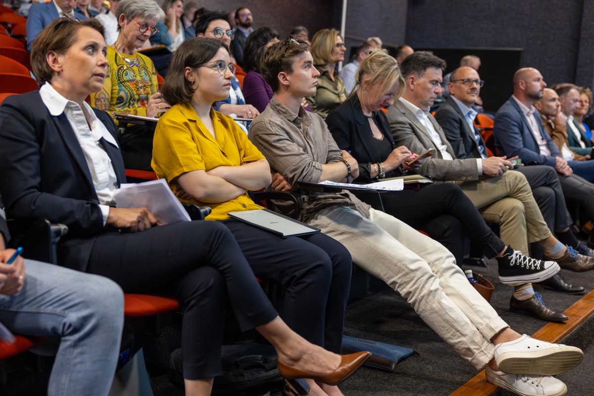 bfc_region's tweet photo. Que sait-on du travail en Bourgogne-Franche-Comté ?
Conférence-débat en ce moment à #Dole autour des thématiques du #nucleaire et des métiers de bouches. Des secteurs en tension. Objectif : trouver les solutions pour rapprocher entreprises / formations / demandeurs d'emploi 🤝 https://t.co/frwed8SBcy