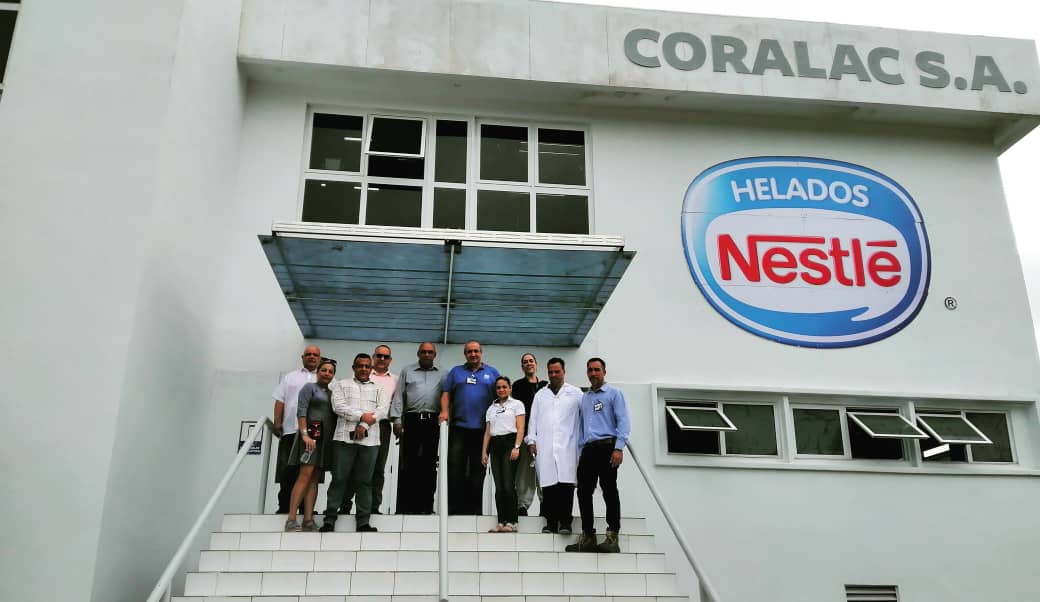 📌 Recibe la #FamiliaAzul de <a href="/Coralac_SA/">CORALAC S.A.</a>, visita de <a href="/AlbertoLopezcu/">Alberto López Díaz</a>, titular de la industria alimentaria. Acompañado por <a href="/NelsonAriasMor1/">Nelson Arias Moreno</a> y su equipo de trabajo, intercambiaron con jóvenes y trabajadores que apuestan a seguir sumando logros 💯.
#CoralsaCuba #29AniversarioCoralsa