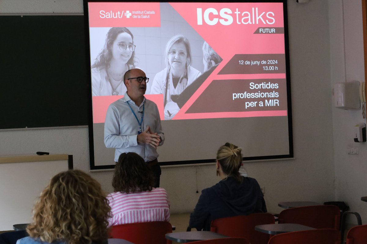 icscat's tweet photo. Aquest dimecres, l’ICS ha celebrat una nova sessió d’#ICSTalks al @campusBellvitge.
✍🏻 Una jornada que ha servit per conèixer algunes de les sortides professionals de medicina familiar i comunitària que poden escollir els residents en acabar el seu període formatiu.
🗣️ Els ponents han explicat què significa treballar a un servei de PADES, o a un centre penitenciari o a un CUAP i també les característiques de treballar a un EAP urbà o rural, i de com fer-ho compatible amb la docència, la recerca o la participació en grups d'interès de societats científiques.
#APICSMetroSud