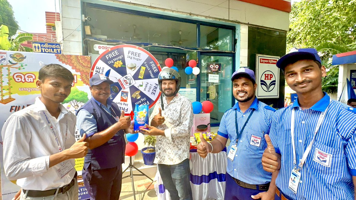 hpcl_jss's tweet photo. 🎉 Excited to share the joy of #Rajjo festival at Jagannath Service Station! Our #Power95 offer brought smiles as customers won essential prizes like atta, washing powder, and more. Join us in celebrating and ensuring happiness for all! 🙌 @HPCL @hpcl_retail #balasore #odisha https://t.co/cSBcB54rCe