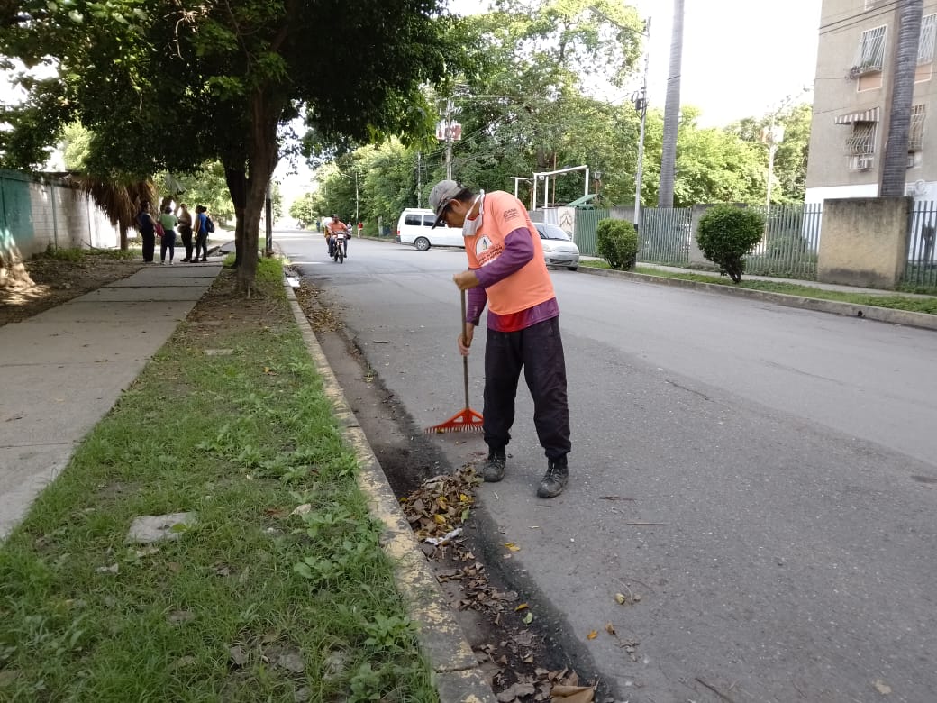 #12Junio Se ejecutan una jornada de limpieza y desmalezamiento en las áreas verdes del C.E.I.E Santiago mariño del casco turmero por parte de nuestro equipo de mantenimiento parroquial gracias al Pdte. <a href="/NicolasMaduro/">Nicolás Maduro</a> y a nuestra alcaldesa <a href="/johanitakenpo/">Joana Sánchez</a>
#CreemosEnNuestraGente
