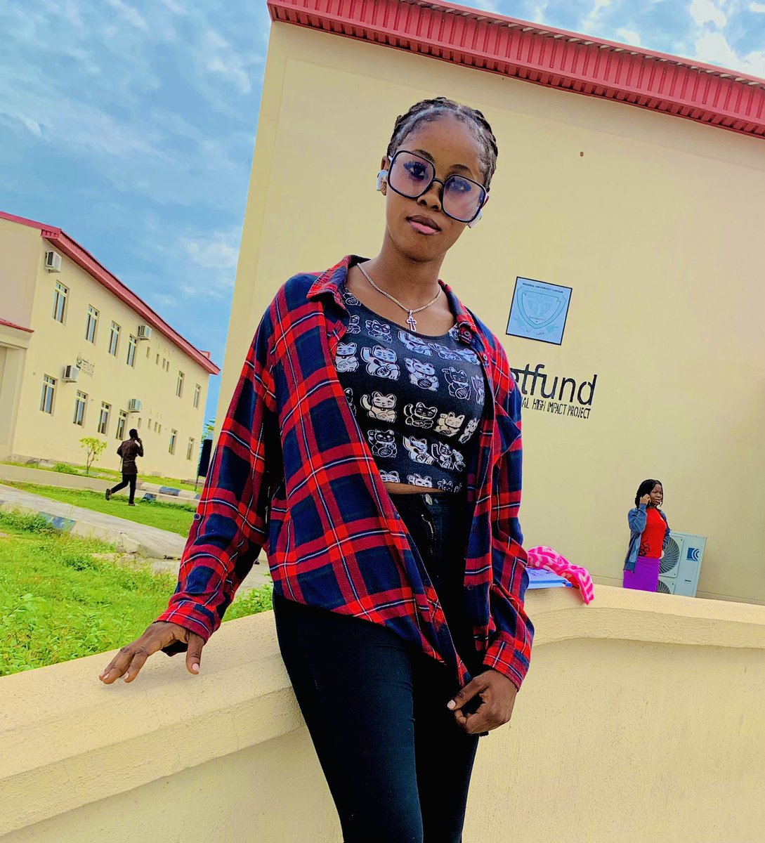 OlajumokeB2's tweet photo. Courage💪🏻doesn’t mean You don’t get Afraid,Courage mean that You don’t Let Fear😰Stop You✅💯.✍🏻
#PresidentBolaAhmedTinubu #LiteSideOfTheCourt #Zlatan #Naira #BrotherBernard #NickiMinaj #Naira https://t.co/mn505du6Gk