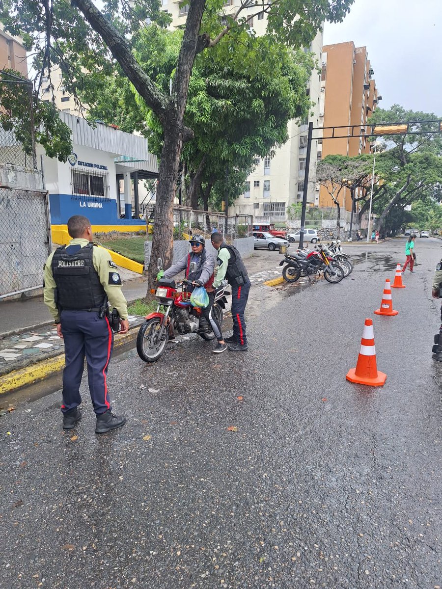 PolisucreOficia's tweet photo. #12deJunio Cumpliendo lineamientos del @MijpVzla se informa a la ciudadanía  Puntos de Atención al Ciudadano (PAC) bajo estricta supervisión se encuentran activos en: #LosDosCaminos #Sebucan #AvSanz #Petare  #LaUrbina  #UrbTerrazasDelAvila #LosCortijos #LaCalifornia #Mariches https://t.co/IOO3mv4Vqv