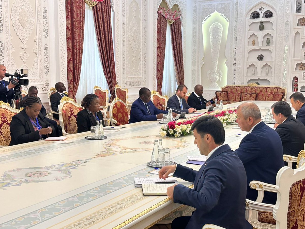 Vice President  General (Rtd) Dr Constantino Chiwenga has paid a courtesy on Tajikistan Prime Minister Qohir Rasulzoda where they expressed readiness to strengthen multifaceted relations between Zimbabwe and Tajikistan.

Discussions also centred on the need to expand cooperation