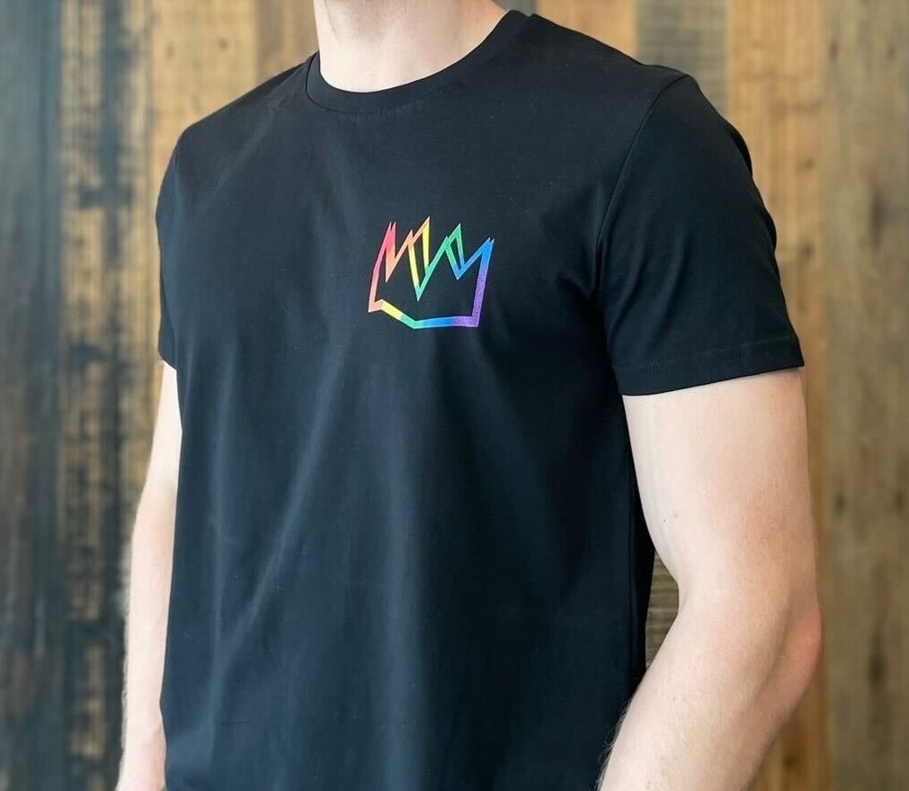 👕 Alongside this month's in-game festivities, our Official 2024 Pride T-shirt is available in the Merch Store: rs.game/MerchStore

As well as being stylish and comfy, proceeds from the sale of the tee will go to charity!❤️