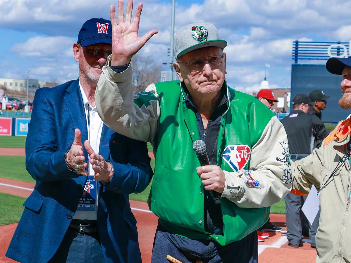 BOSSportsGordo's tweet photo. Bob Cousy to @Dan_Shaughnessy:

“I’m 95 f*cking years old with one foot in the grave and I can barely move. 

"And one of the last things I want to be able to see is for the Celtics to hang up banner No. 18.” https://t.co/MvqeubIICw