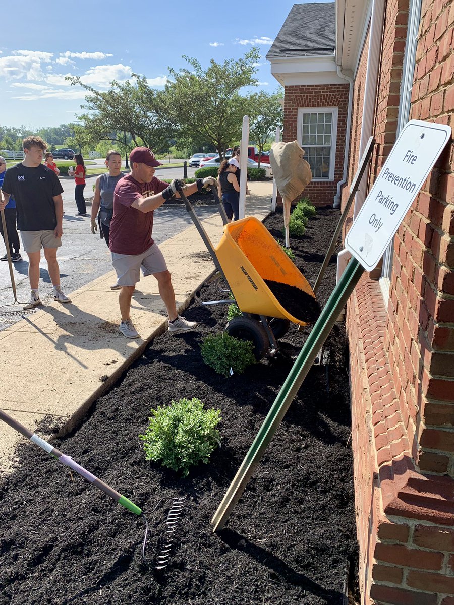 PlainTownshipOH's tweet photo. Thanks to @NewAlbanyRealty, @OaklandNursery, community realtors and volunteers who helped update the landscaping at @PlainTwpFire121 today. It was a beautiful morning for a work day. https://t.co/wAFyoWI3GX