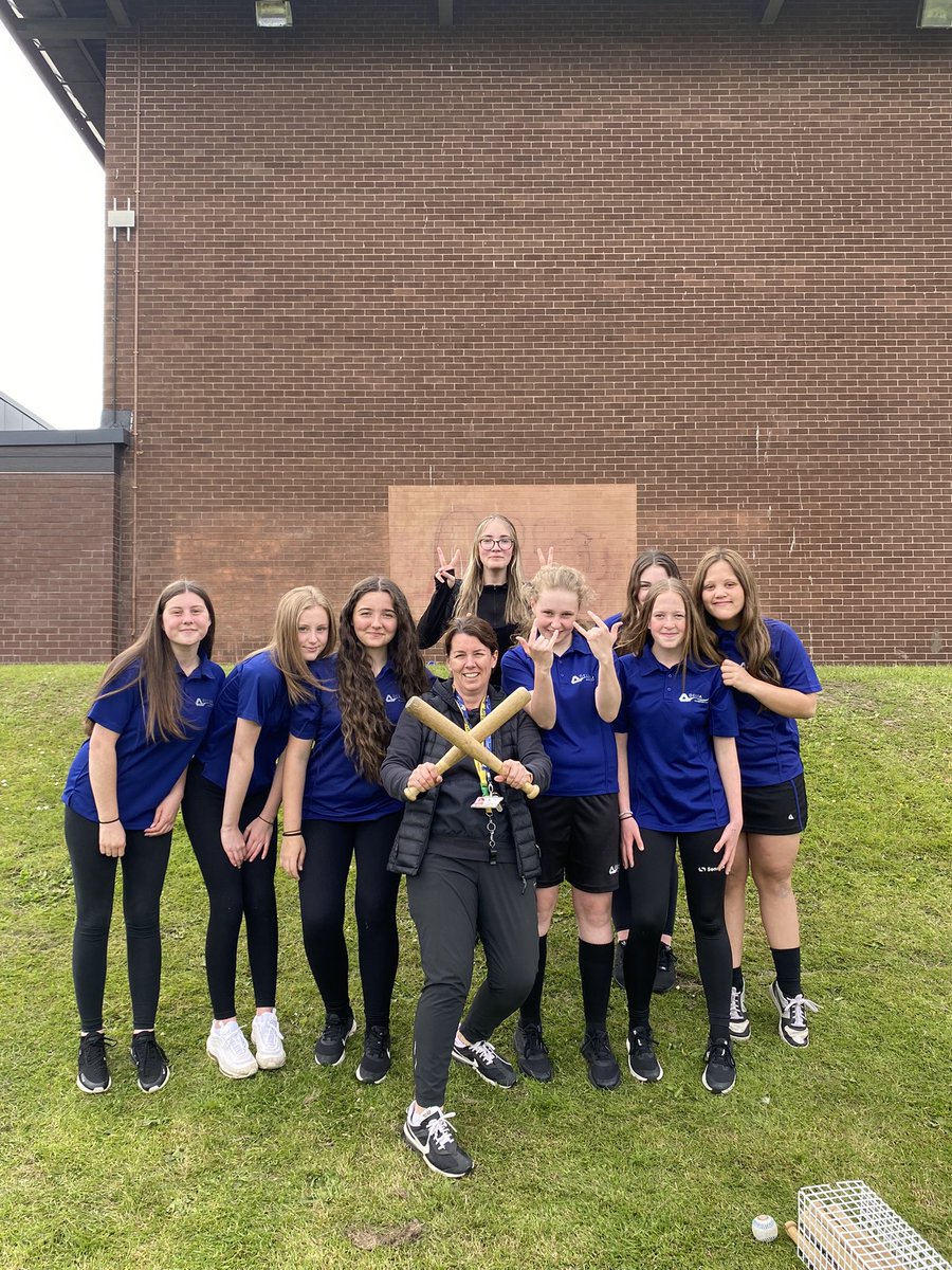 garforthPEdept's tweet photo. Wonderful start to our rounders season with 2 wins for a great bunch of year 7 to 10 girls #teamgarforth https://t.co/J13X6DAD1E