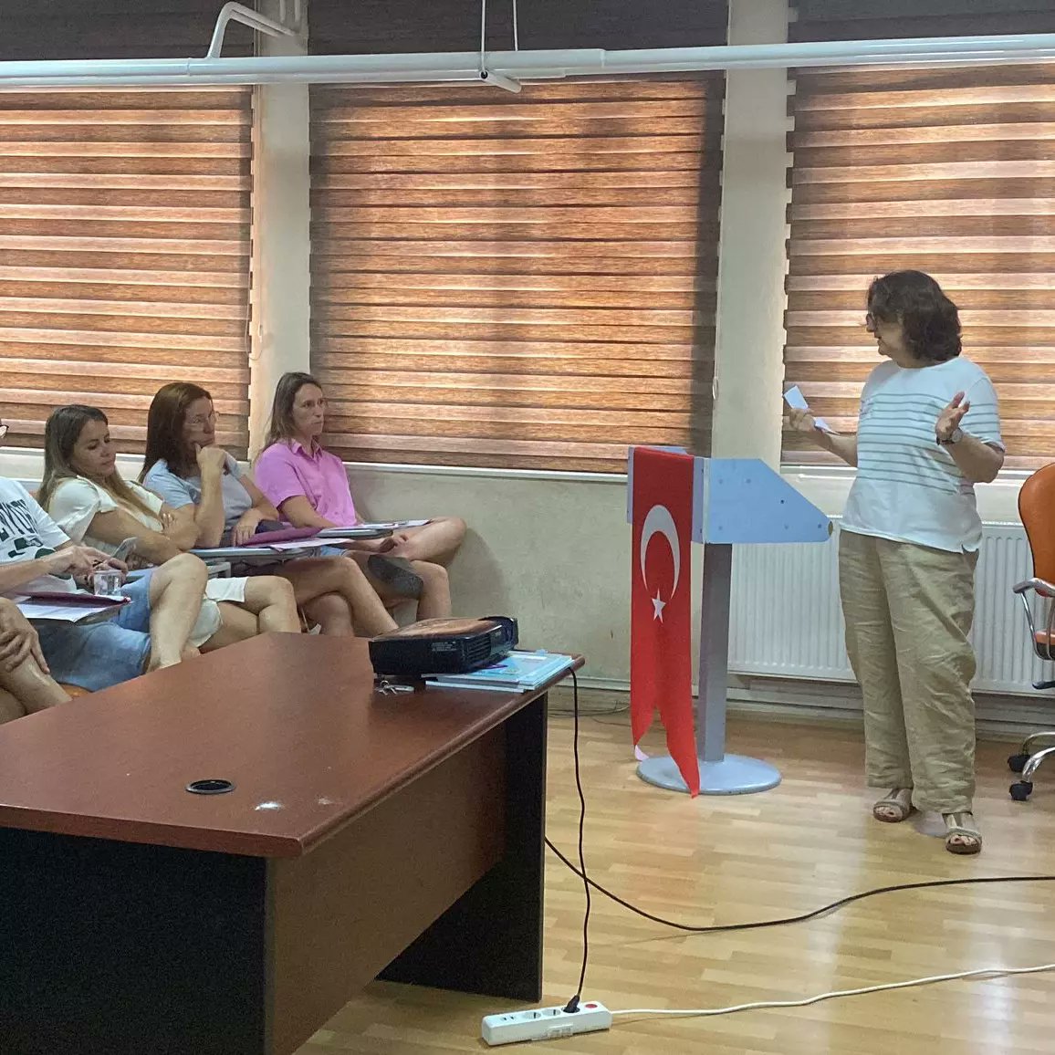 cepasoncanals's tweet photo. Erasmus+: Reunió de feina a Turquia del projecte 5Rs: Handicrafts. Les professores del CEPA han fet una exposició sobre l'artesania mallorquina i la feina feta als tallers de costura així com el nou projecte de l'eco armari. https://t.co/rdoogTa4ef