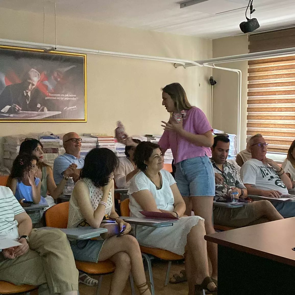 cepasoncanals's tweet photo. Erasmus+: Reunió de feina a Turquia del projecte 5Rs: Handicrafts. Les professores del CEPA han fet una exposició sobre l'artesania mallorquina i la feina feta als tallers de costura així com el nou projecte de l'eco armari. https://t.co/rdoogTa4ef
