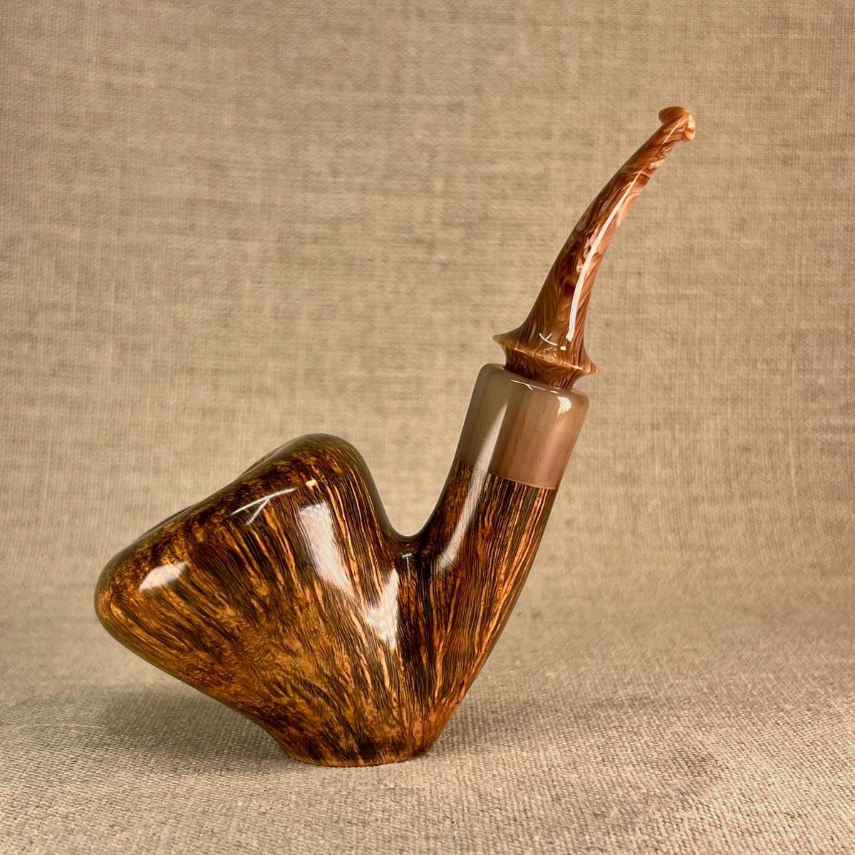 kraigseder5's tweet photo. I finished this commissioned pipe up last night. It’s kind of an acorn sitter, but not exactly. It has an ox horn shank accent and an acrylic stem.
#pipetobacco #pipesmoker #tobaccopipe #pipe #pipecommunity #smokingpipes #igpc #tobaccopipes #instagrampipecommunity
#pipesmokers https://t.co/p3H8uo03l0