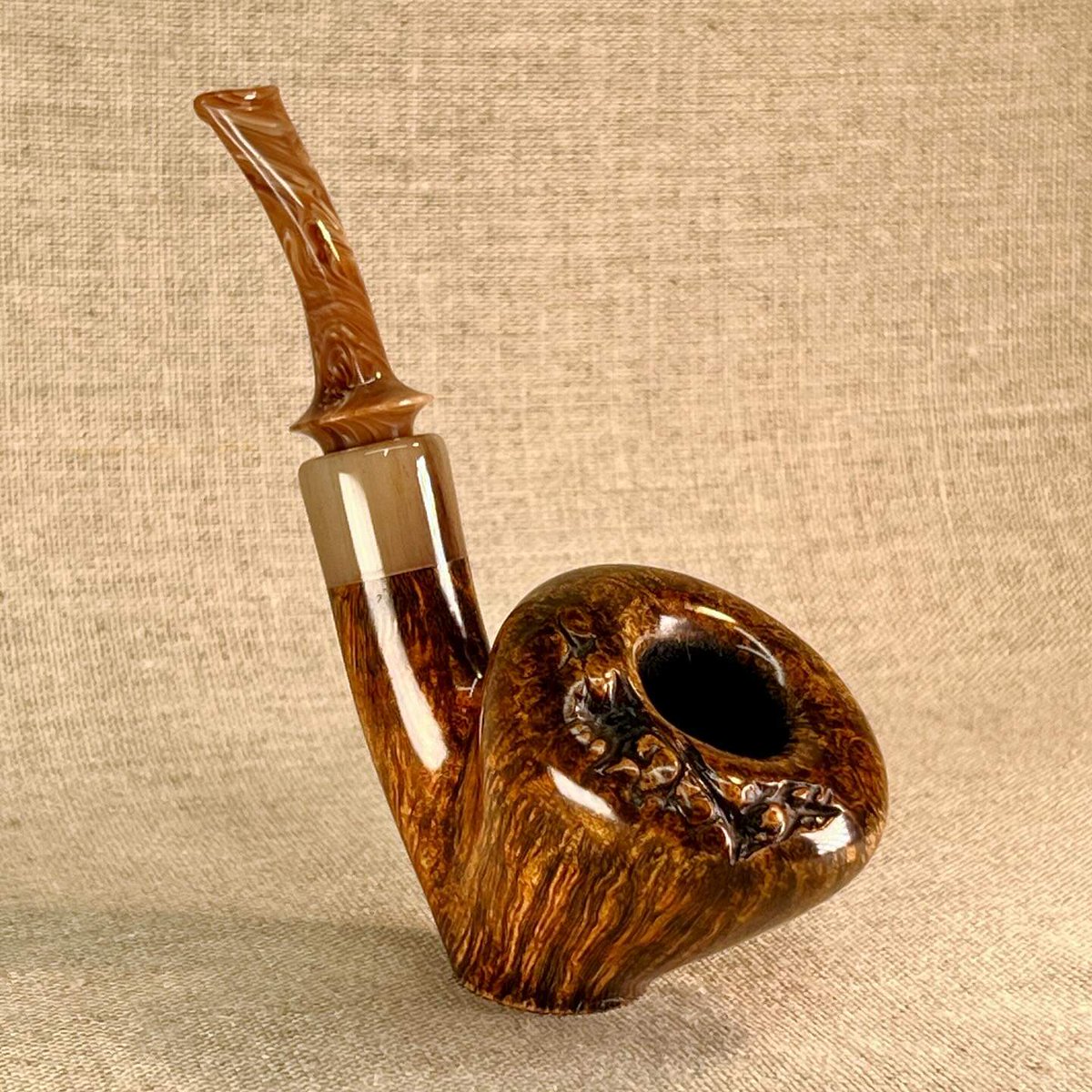 kraigseder5's tweet photo. I finished this commissioned pipe up last night. It’s kind of an acorn sitter, but not exactly. It has an ox horn shank accent and an acrylic stem.
#pipetobacco #pipesmoker #tobaccopipe #pipe #pipecommunity #smokingpipes #igpc #tobaccopipes #instagrampipecommunity
#pipesmokers https://t.co/p3H8uo03l0