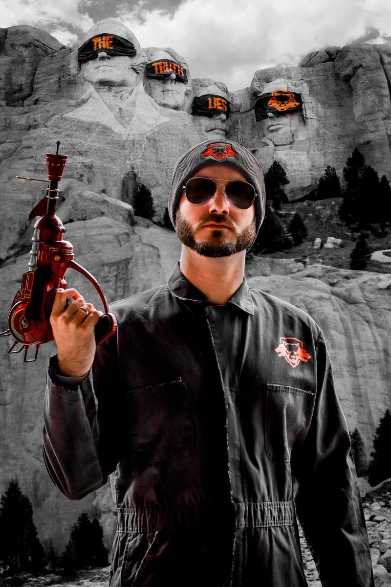 M3RKMUS1C's tweet photo. I traveled to Mount Rushmore to find Adler, he's still nowhere to be seen but I did manage to find the Ray Gun...

#BlackOps6 https://t.co/b6r62hKL8h