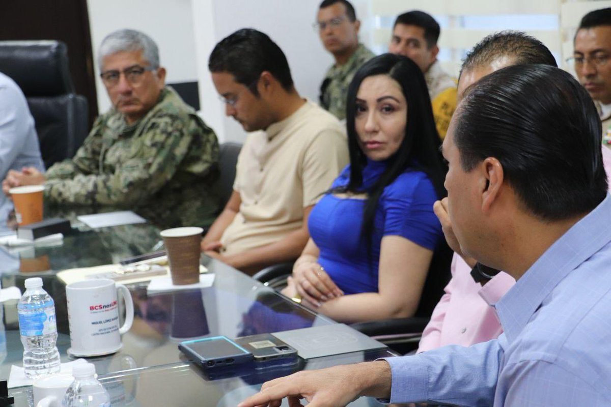 VictorCastroCos's tweet photo. Esta mañana, en la Mesa de Seguridad, contamos con la participación de la titular del #ISMujeres, Berenice Serrato, quien informó que, el 27 y 28 de junio, #BajaCaliforniaSur será sede del séptimo Encuentro Nacional de Enlaces de #BANAVIM.
Este evento reunirá a representantes de diferentes estados del país con el objetivo de fortalecer el sistema y las acciones interinstitucionales para prevenir, atender, sancionar y erradicar la violencia contra las mujeres. #BCSnosUne