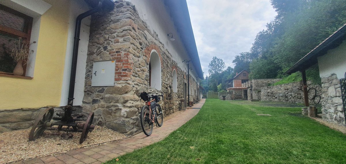 brrreadfan's tweet photo. #BikeStacking to @BTCPrague
Stage 7:
74.8k sats for @BitcoinEkasi 
Final overnight stop is a beautyfully restored farmstead near Krásná Hora. David,the owner, has been accepting #Bitcoin for 5 years now.
Highly recommended for pleb bikers and pleb weddings alike. (See link below) https://t.co/yn4r4bWGG8
