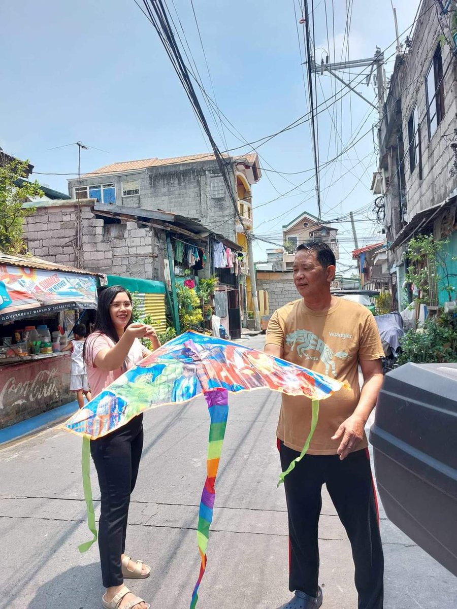 abbey_opon's tweet photo. Flying a kite is one of the best bonding moments with my papa  bec. seeing a kite soaring so high in the sky is an experience like no others,its reminds me joy and freedoms that it brings, &amp; im so grateful for this memories. #mbfathersday2024
#mbdadventure2024 @manilabulletin https://t.co/OSLm4yk5wK