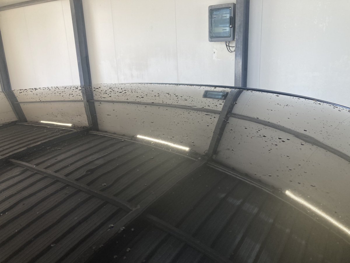clatefas's tweet photo. Quand tu payes 15€ pour un lavage chez #Totalwash et que tu récupères ta voiture mal séchée… les boules! https://t.co/hcrktiBFmH