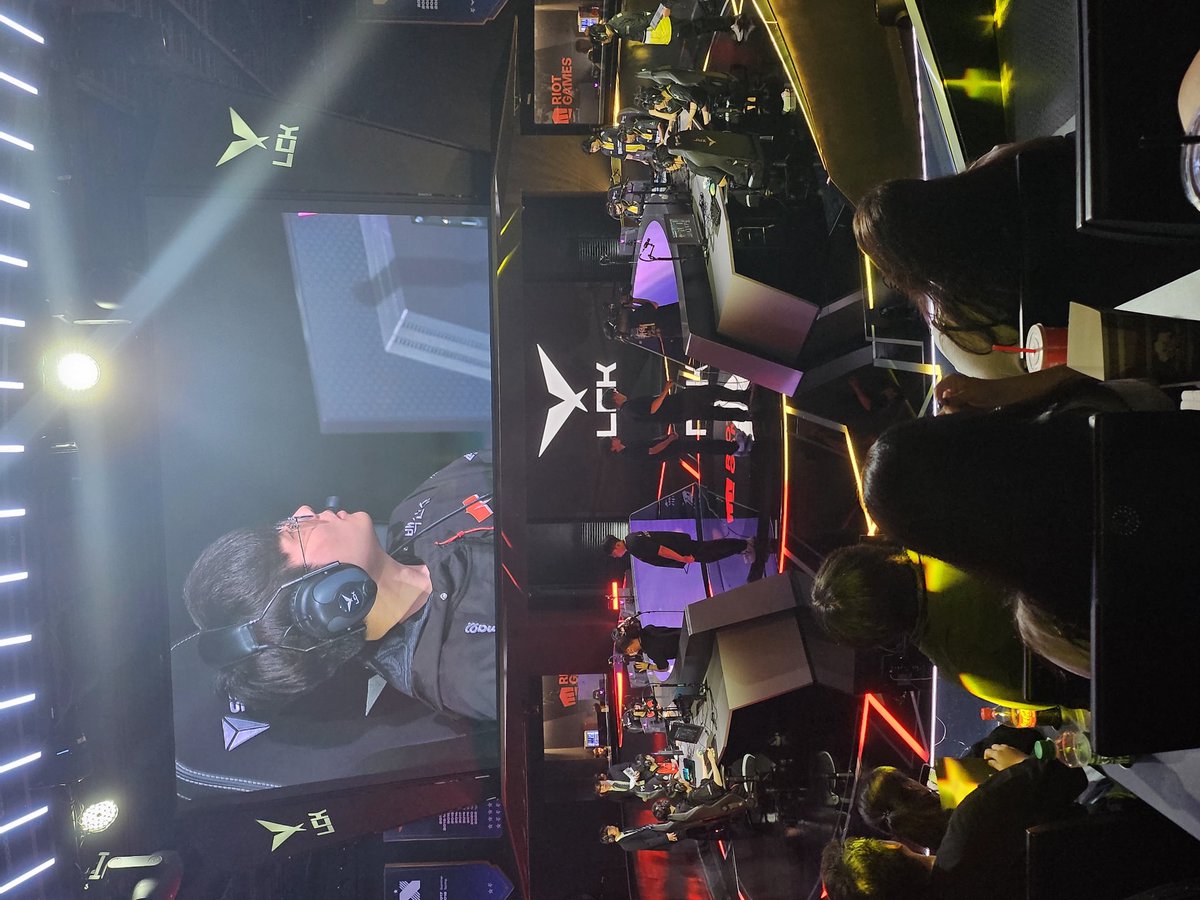 RexxyNova tweet media