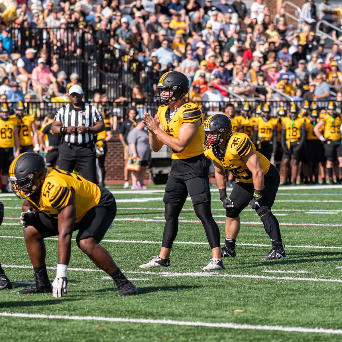 🚨29'-25' QB's🚨

Don't miss your chance to improve your technique, fundamentals, film study, and all around game at our annual Quarterback Camp before your fall camp starts up!

Register today at rmcfootballcamps.com

#BuildandFight