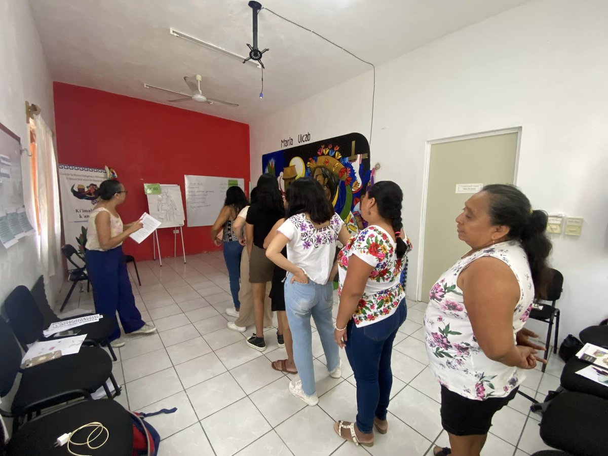Las integrantes de la Casa de la Mujer indígena y Afromexicana “U Muuk’iil Ko’olelo’ob María Uicab”, recibimos el taller consultoría: “Comprensión de la Menopausia desde una mirada integradora”por parte de Diana Ibarra Villarreal y Karla Aranda Canul, integrantes del SEEDSSA.👩‍🦰🩷