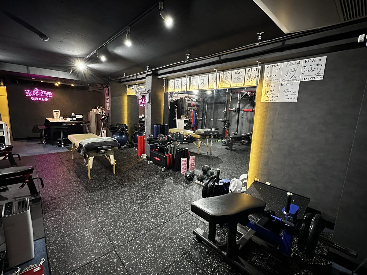 16S26's tweet photo. 【#新宿レンタルジム】募集中！
・アクセス抜群（新宿駅１分）
・６０分1,500円（先着5名まで）
・2ブース同時セッション🉑
・内装もオシャレなジム
・可変式ダンベル×2
・スミスマシン
・ハーフラック
・ヒップスラストマシン
・有酸素バイク×2
数名限定でレンタル開始します💪 https://t.co/0ek9ax7teN