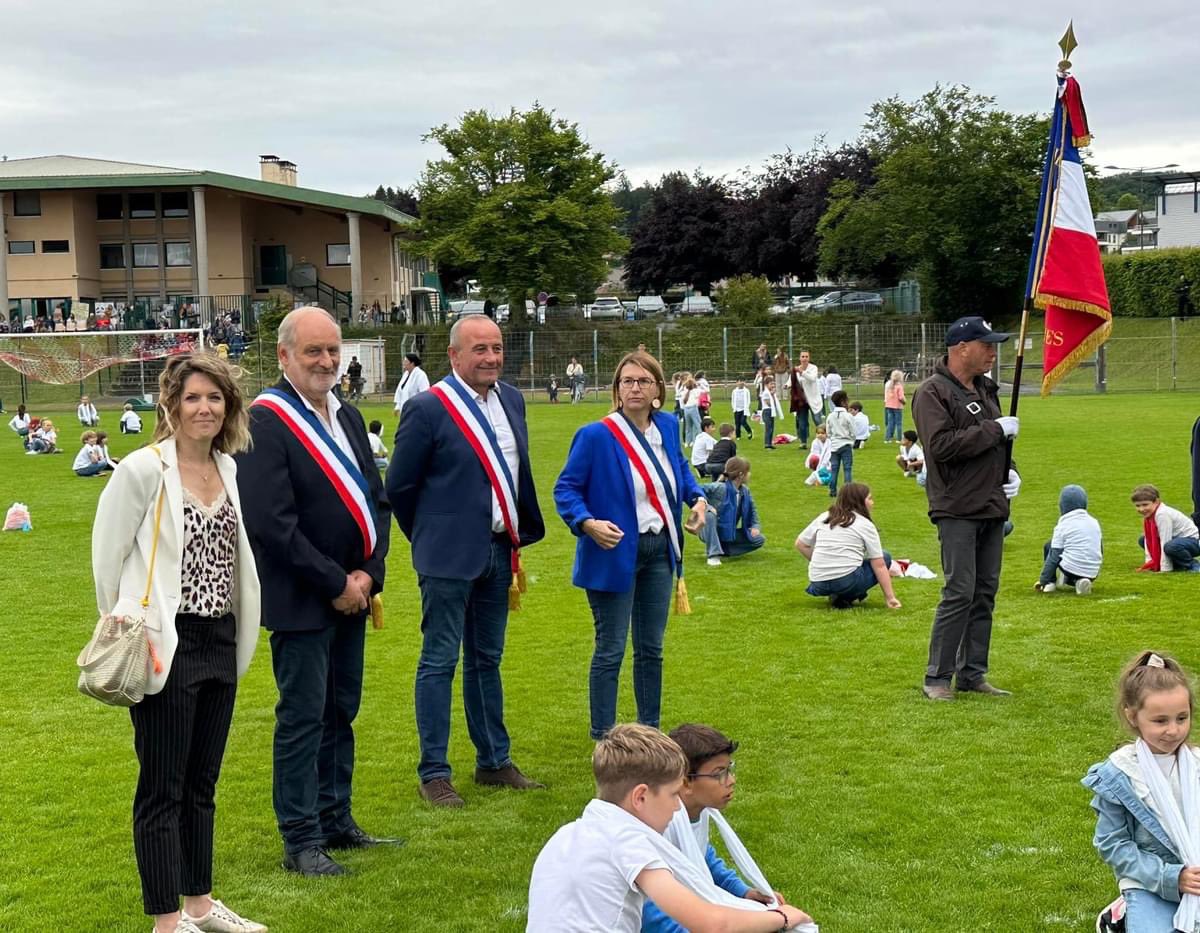 DSDEN74Memoires's tweet photo. @Mission80ans 

Commémoration du 80éme anniversaire de la libération de la Haute Savoie - @Usep__74 @DSDEN74 

💥Bravo aux écoles de Cruseilles-St Blaise et de Vovray en Bornes-Le Sappey 
💥Fêter la fraternité et la paix retrouvée https://t.co/Zv0r0lBLfr