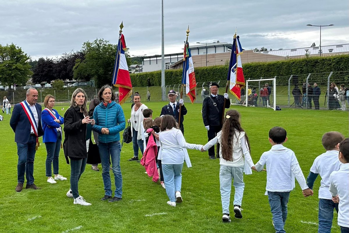 DSDEN74Memoires's tweet photo. @Mission80ans 

Commémoration du 80éme anniversaire de la libération de la Haute Savoie - @Usep__74 @DSDEN74 

💥Bravo aux écoles de Cruseilles-St Blaise et de Vovray en Bornes-Le Sappey 
💥Fêter la fraternité et la paix retrouvée https://t.co/Zv0r0lBLfr