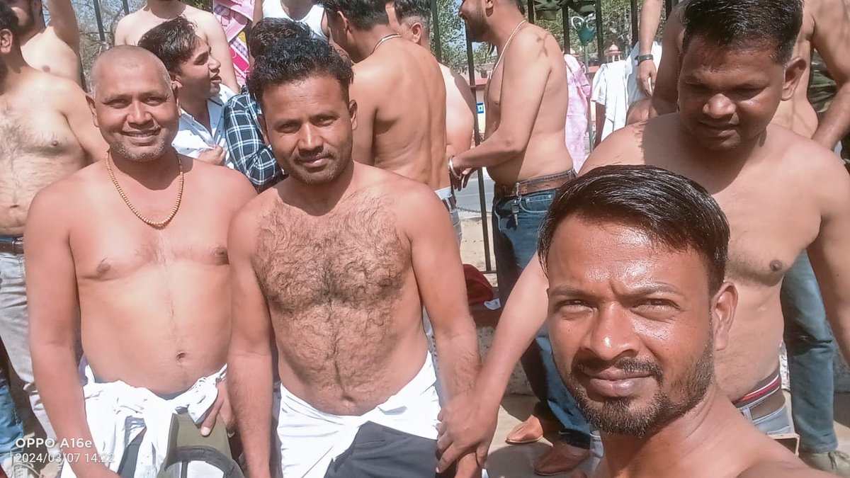 VinodDa19899521's tweet photo. राजस्थान सरकार की कथनी और करनी में नहीं दिखेगा कोई फर्क इसीलिए बहुत जल्द ही युवा मित्रों को बहाल कर राजस्थान की जनता को मिलेगा सार्थक तर्क।
@BhajanlalBjp @cpjoshiBJP 
@gssjodhpur @Rajendra4BJP
#युवा_मित्रों_को_बहाल_करो https://t.co/YWTlupQBc1