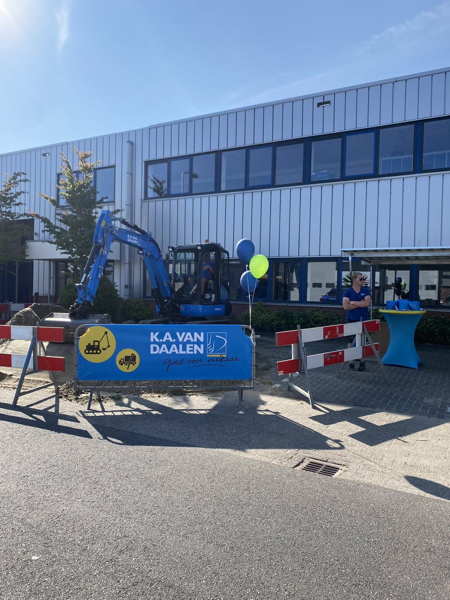 KAvanDaalenZn's tweet photo. Aanstaande zaterdag 15 juni is de De #Doedag in Techniek op bedrijvenpark De Boezem
 
Wij staan er weer met onze graafmachine, zien we jou 🫵 daar ook?👷‍♂️ Er is vanalles te doen en te beleven. 

Wij kijken 👀 er naar uit. 
 
#Doedag #techniek #gavesector https://t.co/DTCS94iLe7
