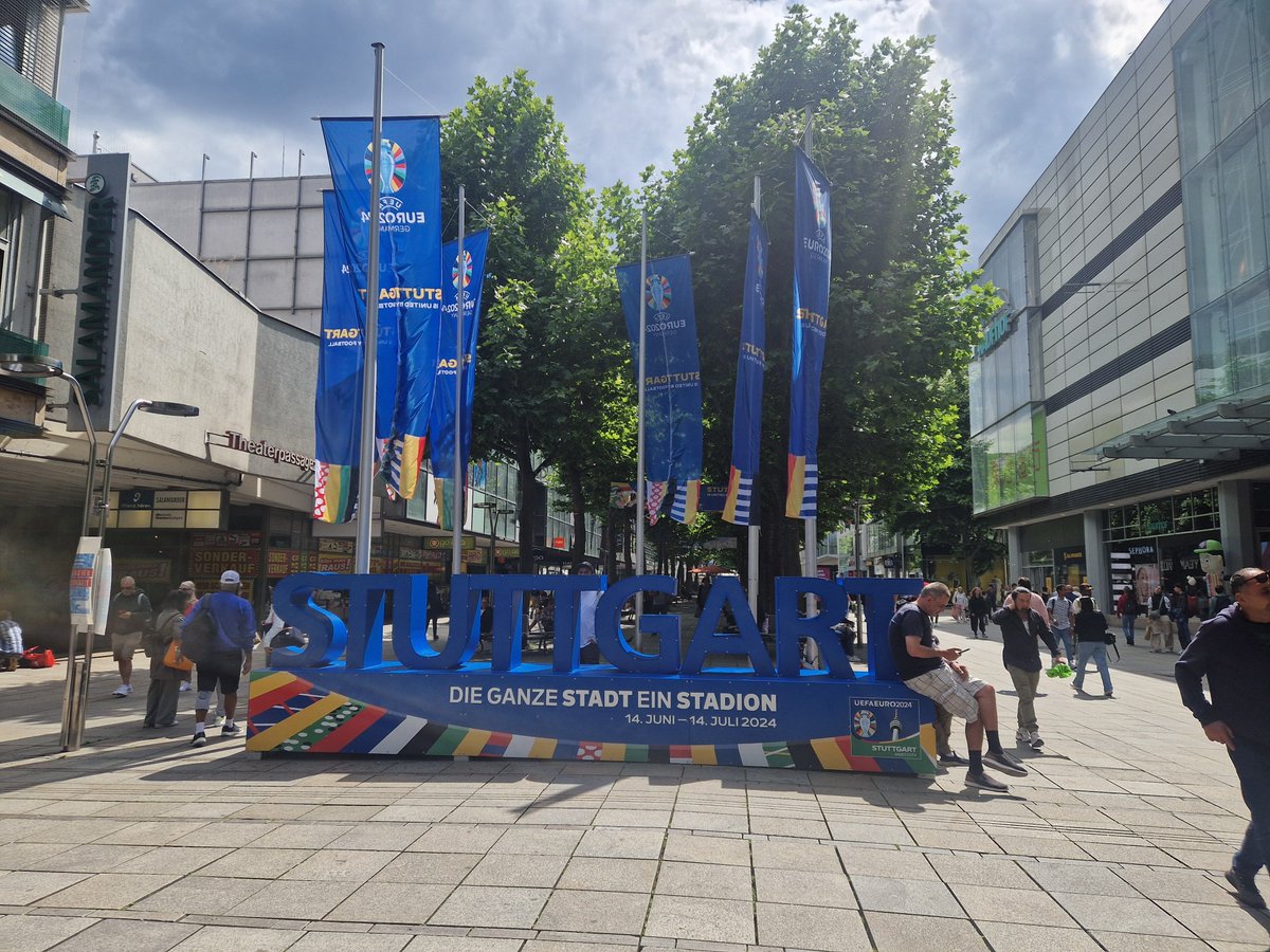 TheRealBruceC's tweet photo. #remotefirst is one of the things I love most about @squared_up life - working from a coffee shop on the steps of The Staatstheater Stuttgart after a very successful #ExpertsLiveDE yesterday ❤️ 💻 ☕️ 🌞 https://t.co/ZZmGoYgbi9