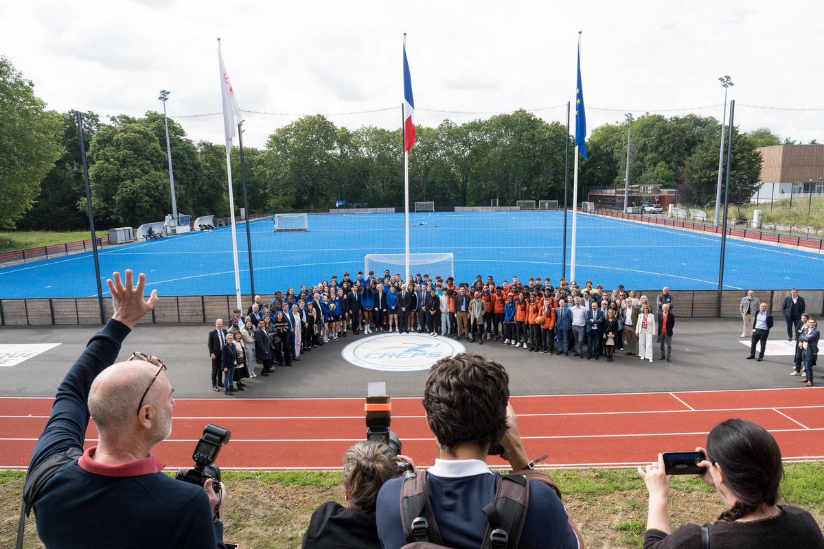 karampatrick's tweet photo. Avec @vpecresse nous avons inauguré les nouveaux équipements et bâtiments de notre CREPS IDF dans lequel nous avons investi une cinquantaine de millions d'euros pour créer les meilleures conditions d'entraînement et d'hébergement pour nos futurs champions.

Augmentation de la qualité et de la capacité d’accueil, développement des activités et des infrastructures sportives afin que cet établissement devienne une référence dans la préparation des sportifs de haut niveau dès leur plus jeune âge et la formation des encadrants.

Les athlètes bénéficieront d’un environnement moderne, fonctionnel, et à la pointe de l’innovation avec notamment : 
- 2 nouveaux gymnases, 
- 1 salle d’entrainement en hypoxie (reproduction des conditions d’entrainement en haute altitude pour améliorer les performances sportives), 
- de nouvelles installations de récupération avec 1 hammam et 1 jacuzzi en complément du sauna déjà existant, 
- 1 tapis roulant d’hydrothérapie pour faciliter la réadaptation. 

Labélisé « Centre de Préparation des Jeux Olympiques de Paris 2024 », il accueillera ainsi des délégations françaises et étrangères, notamment la délégation Ukrainienne du 12 au 23 juillet 2024.