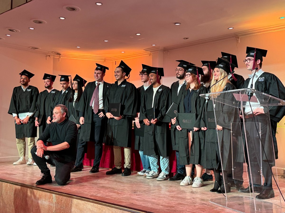 icandesign_'s tweet photo. [GALA DE REMISE DES DIPLÔMES 🎓]

Ce samedi 8 juin, s'est déroulé le Gala de Remise des Diplômes de l'ICAN pour les promotions 2022/2023 aux Salons Hoche.👨‍🎓

Toutes nos félicitations à nos diplômés !✨

#ICAN #icandesign #étudiants #gala #diplôme #cérémonie #études #école https://t.co/8gCVwzSSdh